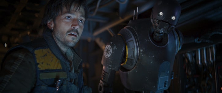 Rogue One: A Star Wars Story..L to R: Cassian Andor (Diego Luna) and K-2SO (Alan Tudyk) ..Ph: Film Frame ILM/Lucasfilm..©2016 Lucasfilm Ltd. All Rights Reserved.