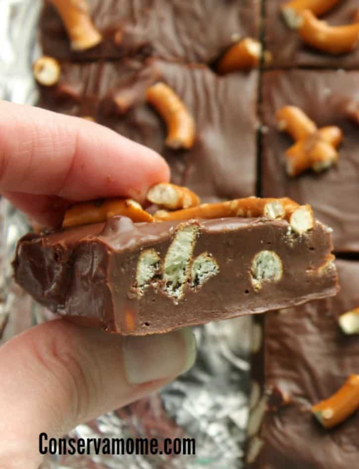 easy-chocolate-pretzel-fudge-16