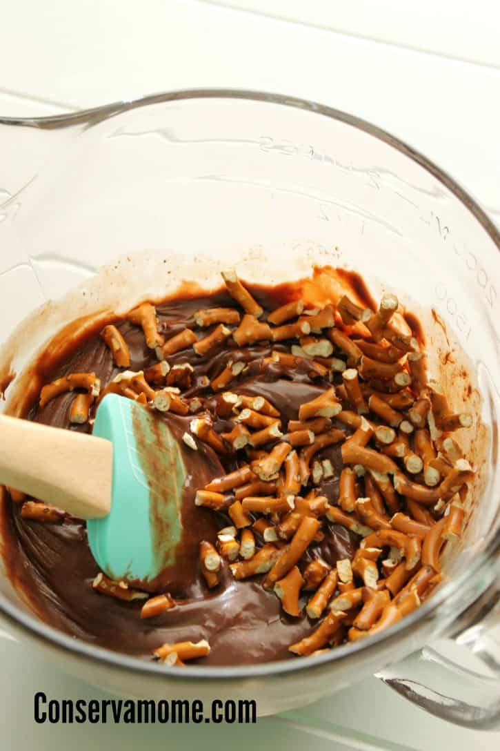 easy-chocolate-pretzel-fudge-step5