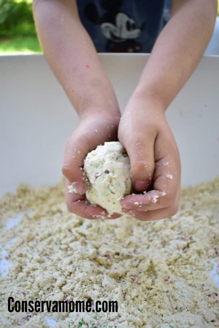 Easy and Non Toxic Moon Sand recipe : Perfect for Sensory Play