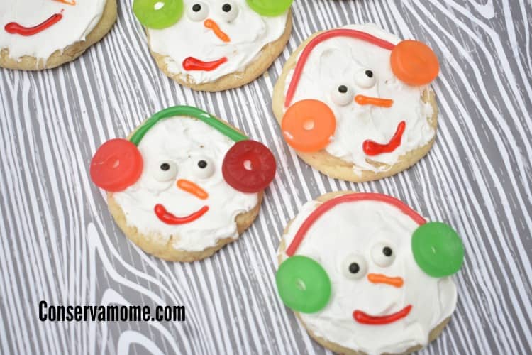 These fun and delicious snowman cookies will make everyone's heart melt! A fun treat to make as a classroom project or the perfect holiday dessert and winter fun for kids! 