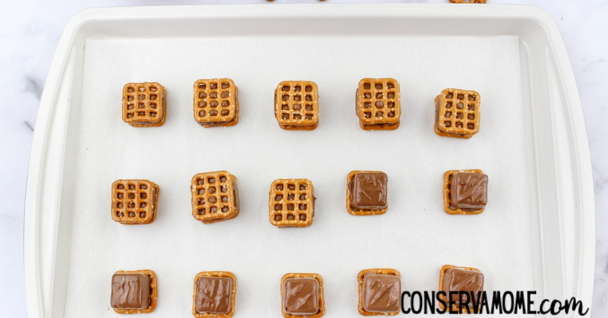 Christmas Pretzel Sandwiches