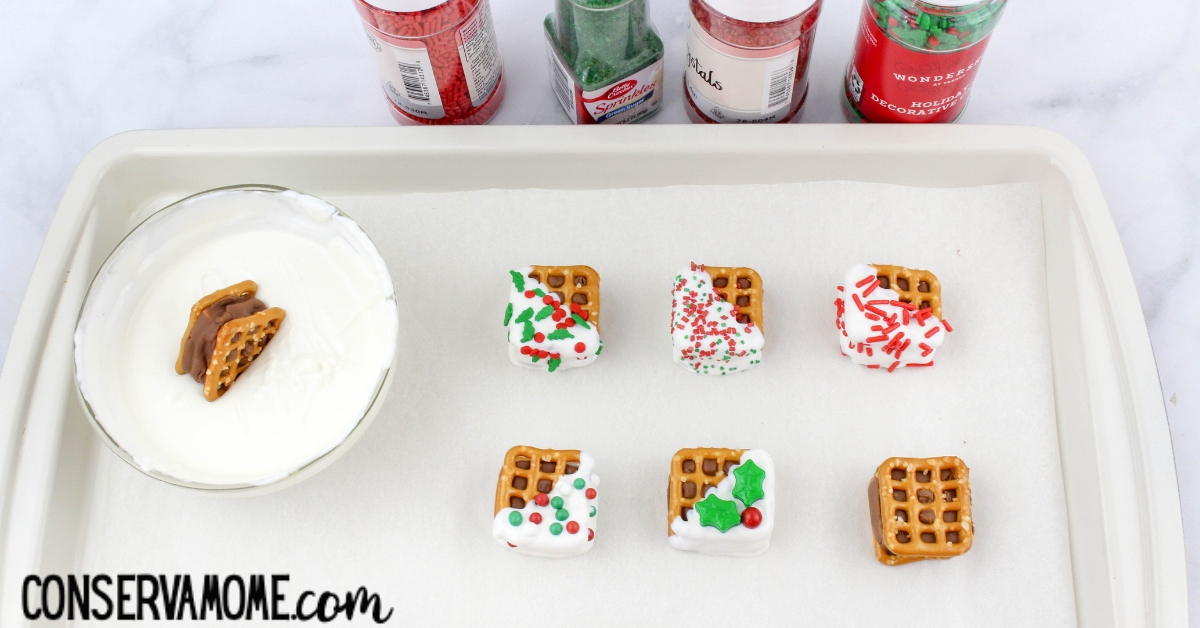 Christmas Pretzel Sandwiches