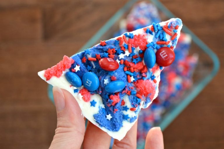 25+ Delicious & Easy Red,White & Blue Desserts for a Patriotic Party