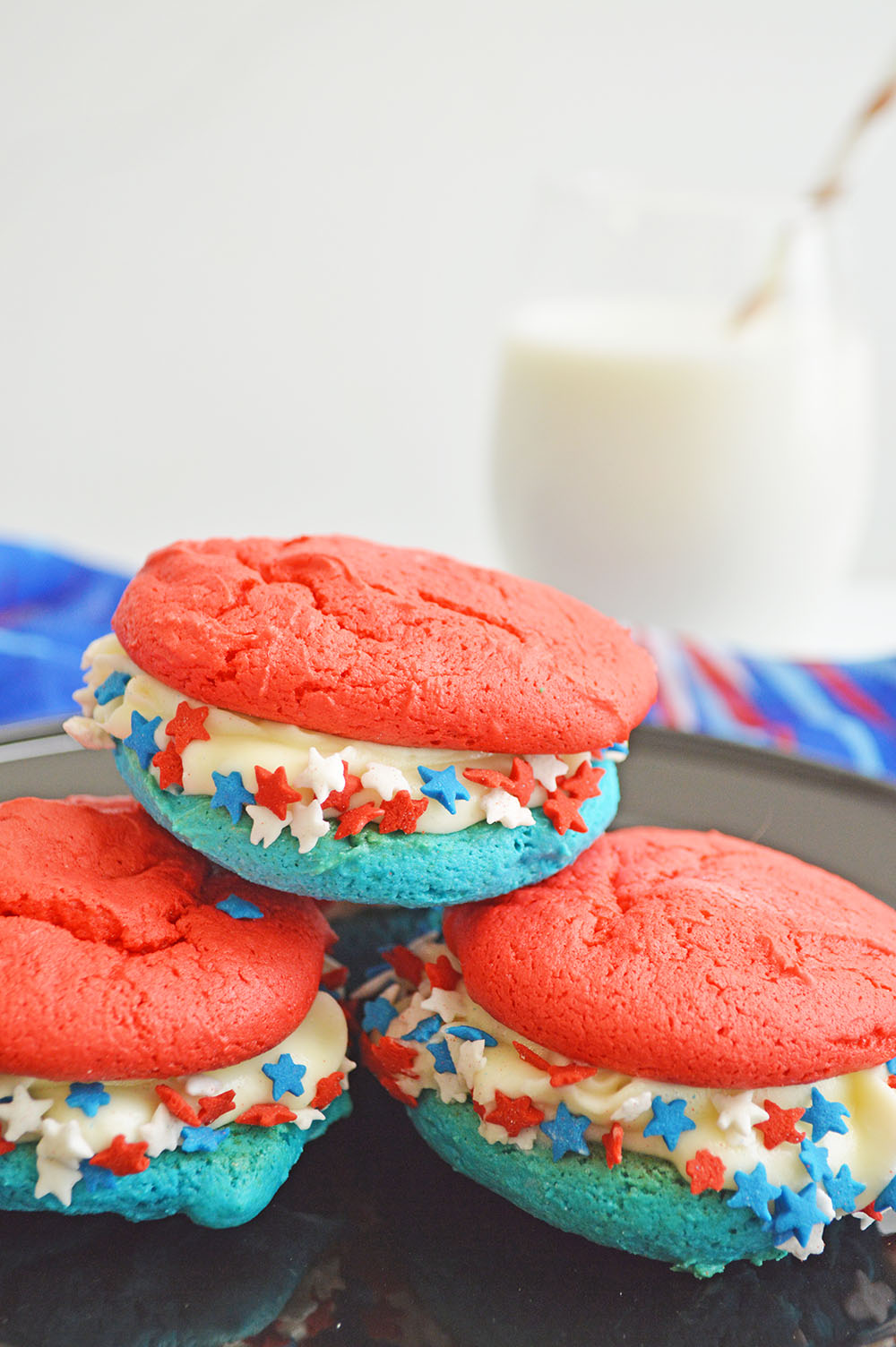 25+ Delicious & Easy Red,White & Blue Desserts for a Patriotic Party