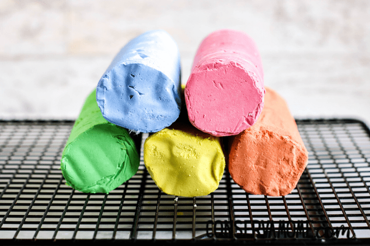 How to make Homemade Sidewalk Chalk - A DIY Sidewalk Chalk Recipe