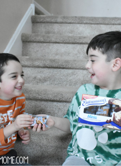 Celebrate Random Acts of Kindness with Entenmann’s® Minis + $25 Visa Gift Card Giveaway