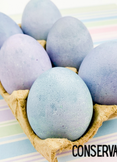 How To Dye Easter Eggs Using Blueberries: Natural Easter egg dye