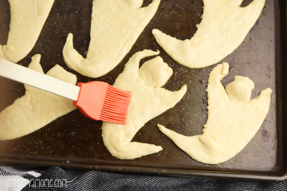 Easy & Cheesy Ghost Halloween Appetizer