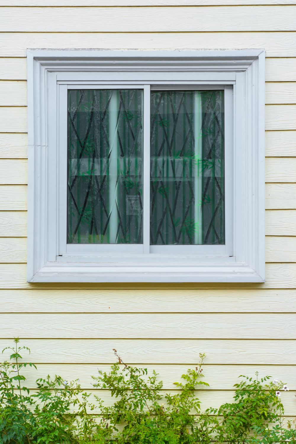 Ways to Protect Your Windows From Damage During a Storm (1)