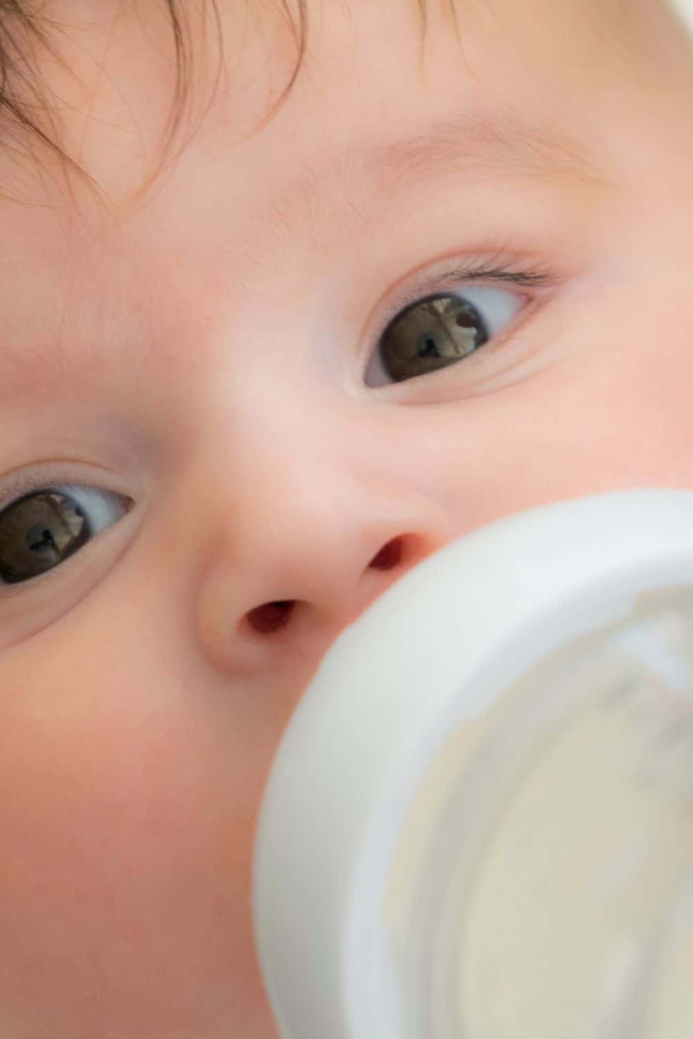 Best Feeding Positions for Bottle-Fed Breastfed Babies