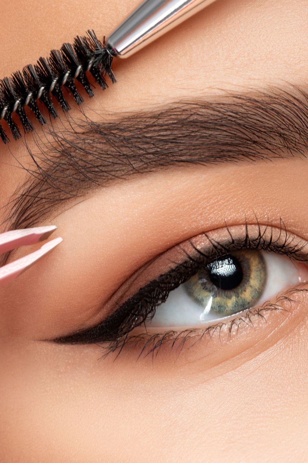 Maximizing Your Eyebrow Potential A Guide to Natural Brow Enhancement 